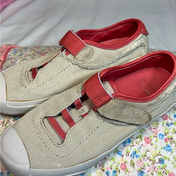 Patagonia Women’s US 4 Beige Red Slip-On Sneakers – Casual canvas shoes - Picture 3 of 10